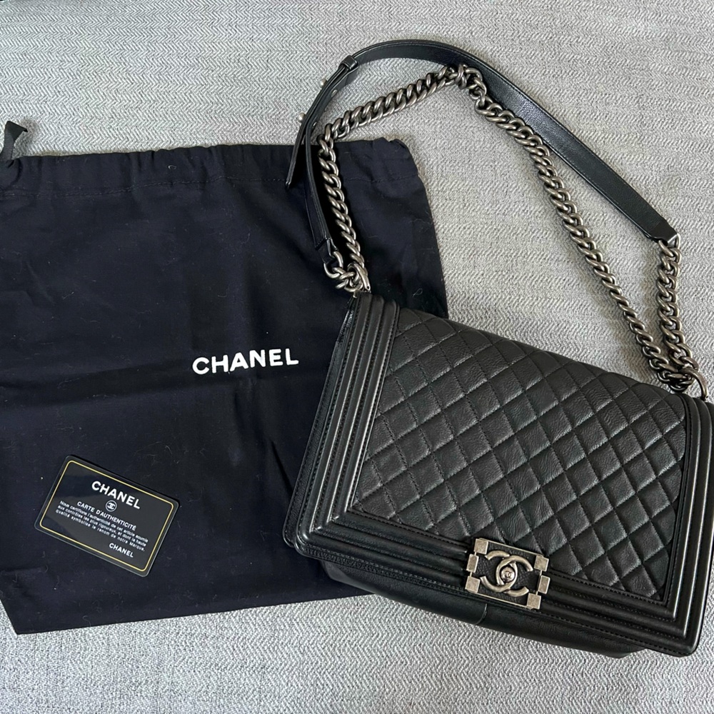 Chanel boy medium